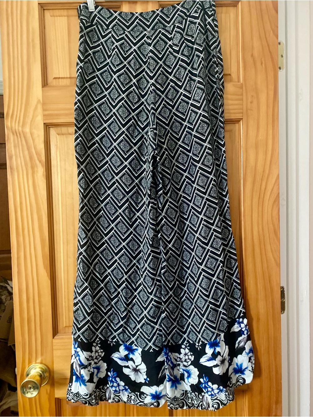 White House Black Market Wide Leg Palazzo Pants Black White Blue Floral Border 4